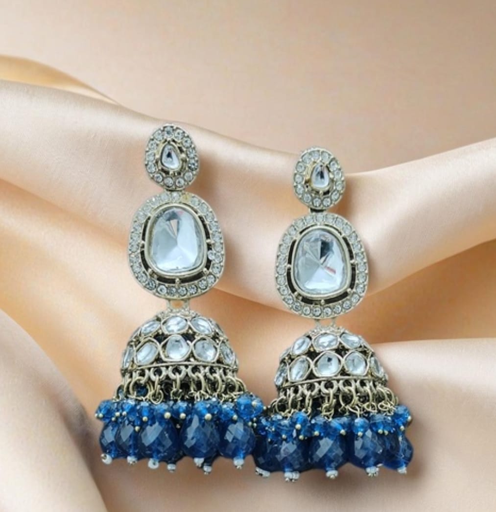 Art Earrings Jhumka in Berlin