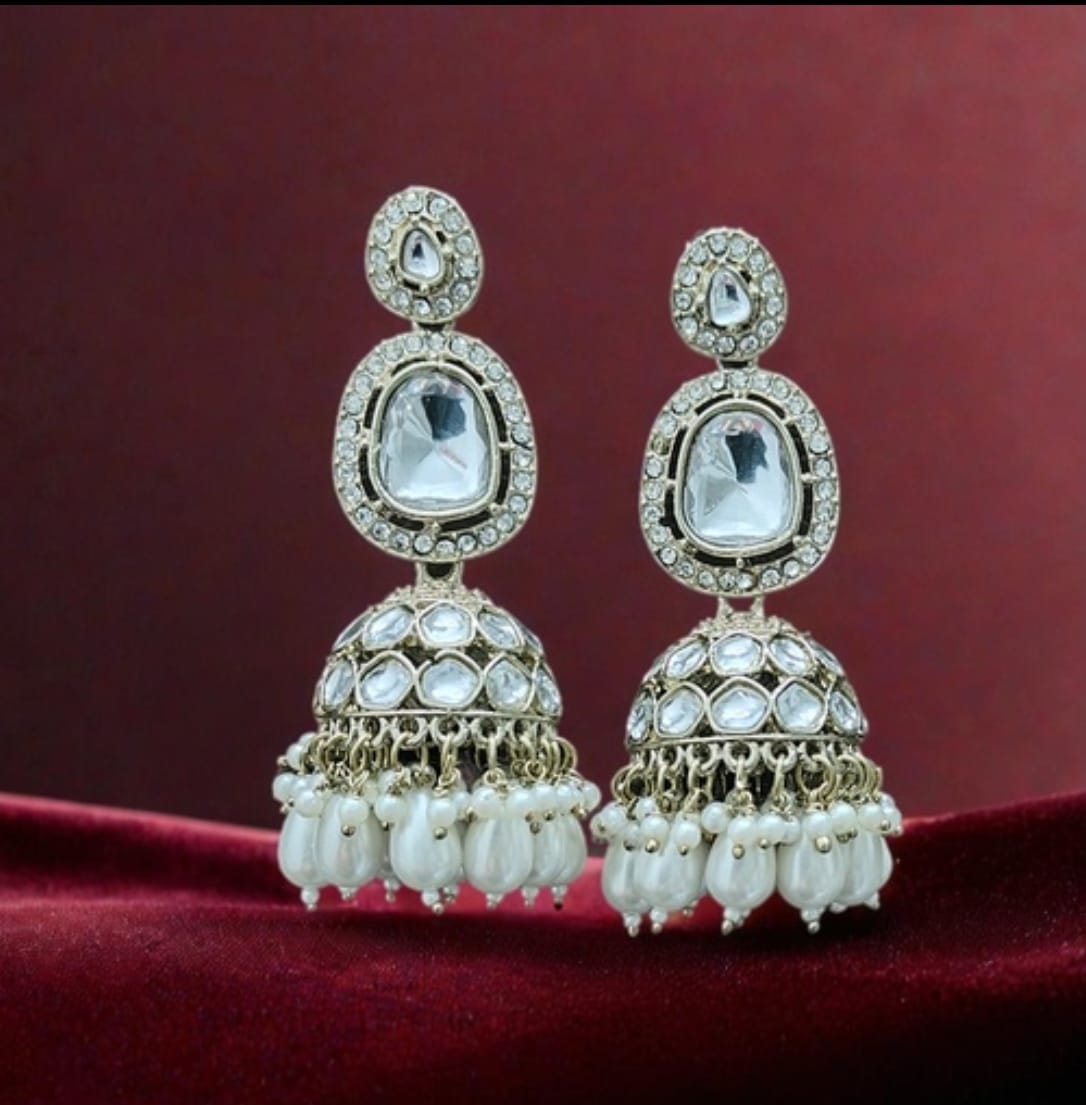 Art Earrings Jhumka in Berlin