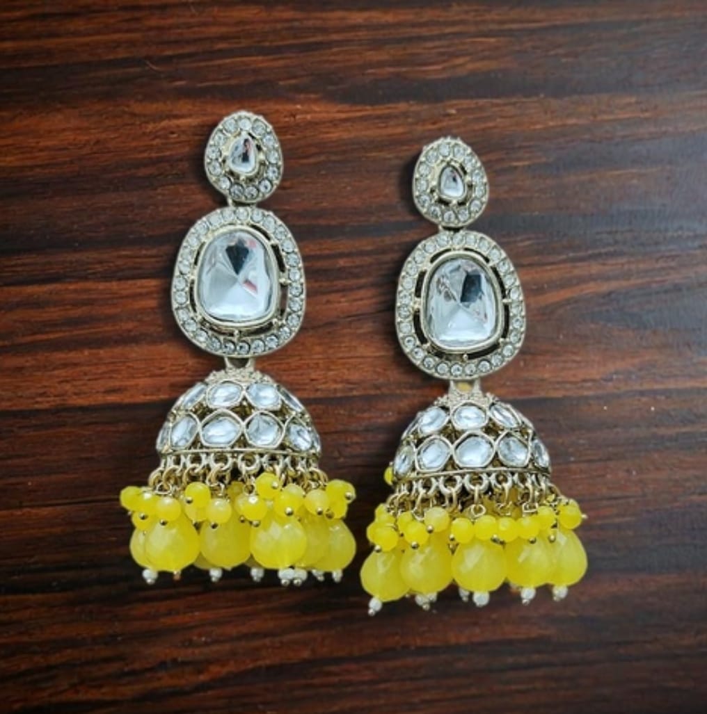 Art Earrings Jhumka in Berlin