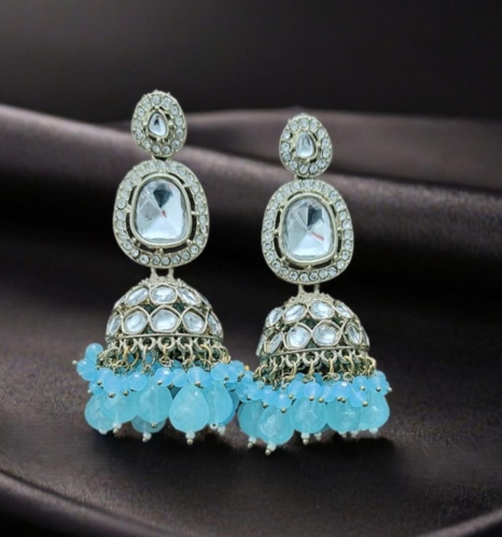Art Earrings Jhumka in Berlin
