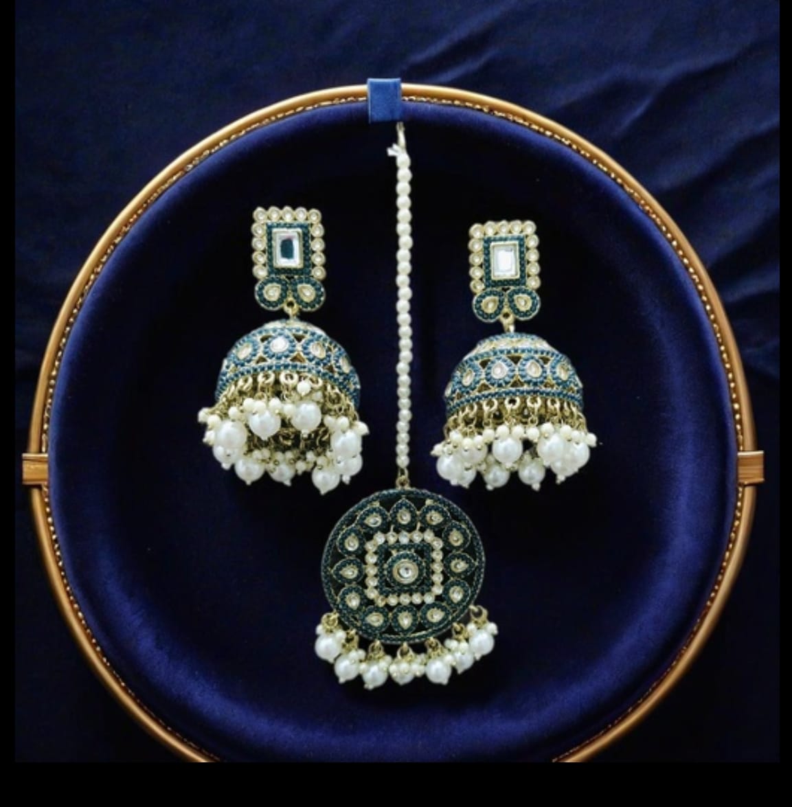 Gold- Plated Kundan Stone Studded Earrings and Mang Tikka in Berlin