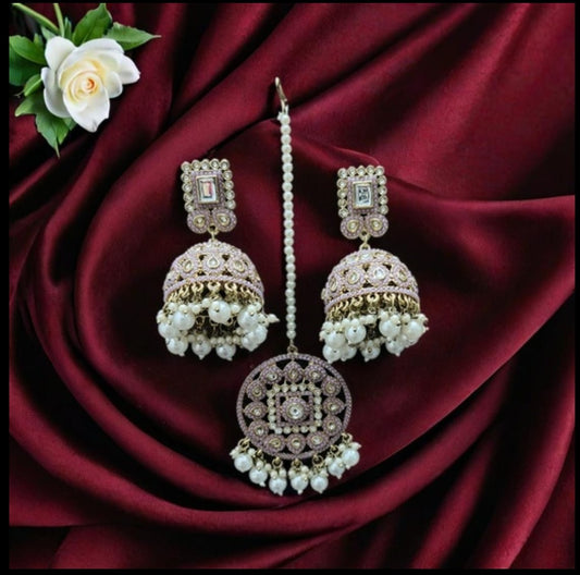 Gold- Plated Kundan Stone Studded Earrings and Mang Tikka in Berlin