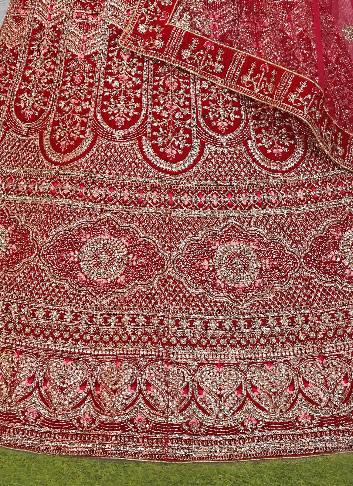 Beautiful Embroided Lehanga in Berlin