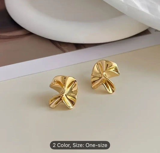 Gold Twisted Metal Post Earrings For Women in Berlin