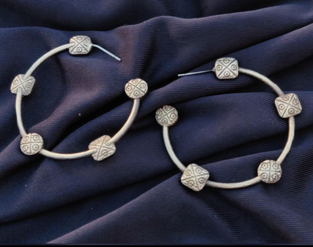 Modern Artistic Brass Handmade Round Shape Black Plating Hoop Earring in Munich