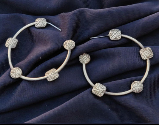 Modern Artistic Brass Handmade Round Shape Black Plating Hoop Earring in Munich