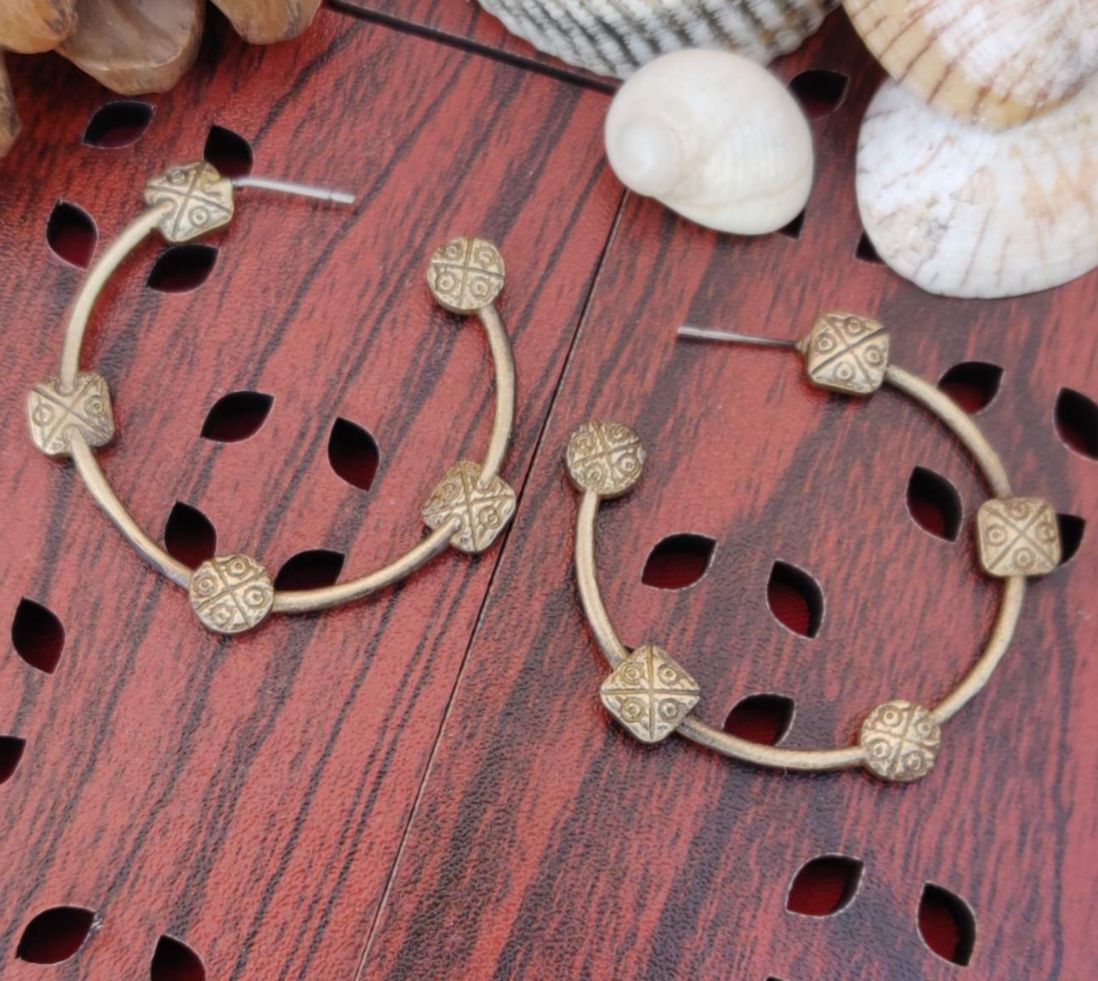 Modern Artistic Brass Handmade Round Shape Black Plating Hoop Earring in Munich