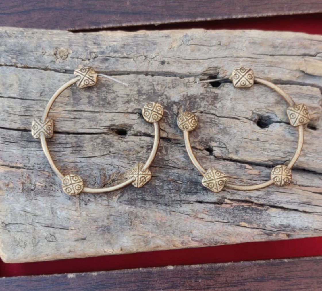 Modern Artistic Brass Handmade Round Shape Black Plating Hoop Earring in Munich