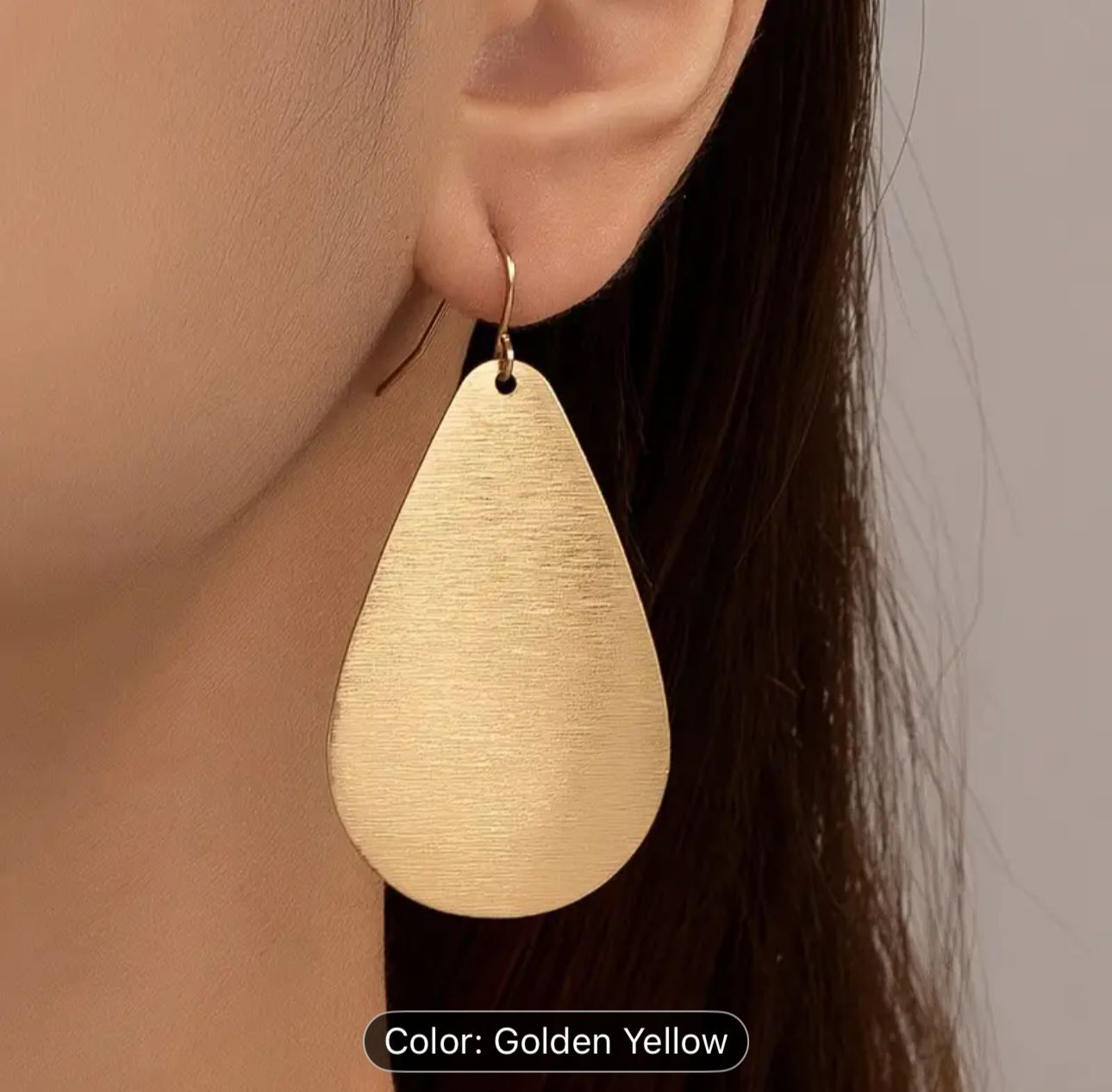 Golden Brushed Metal Teardrop-Shaped Earrings in Germany