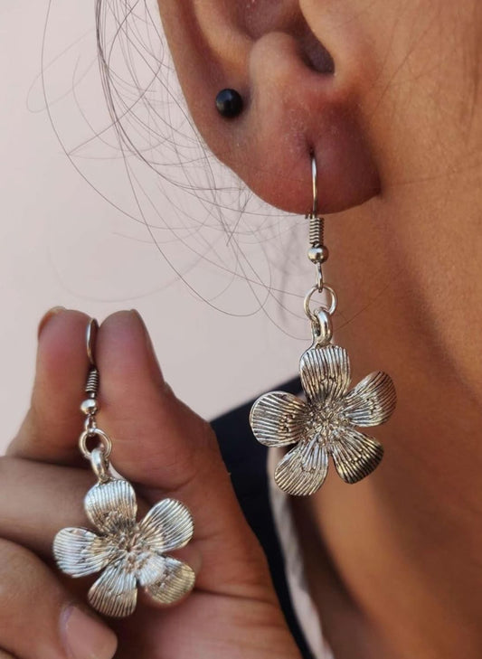 Silver Tone Flower Earrings for Women and Girls in Berlin