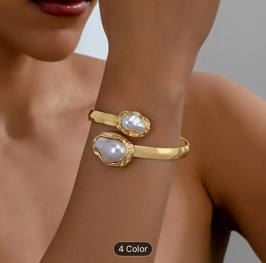 Women Pearls Handcrafted Gold-Plated Armlet Bracelet in Berlin
