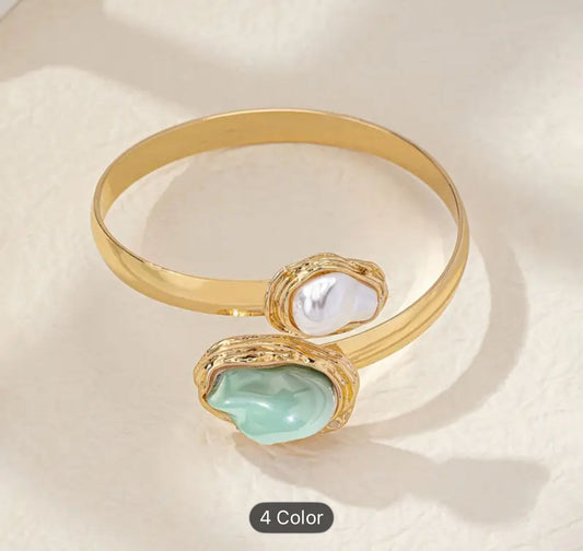 Women Pearls Handcrafted Gold-Plated Armlet Bracelet in Berlin