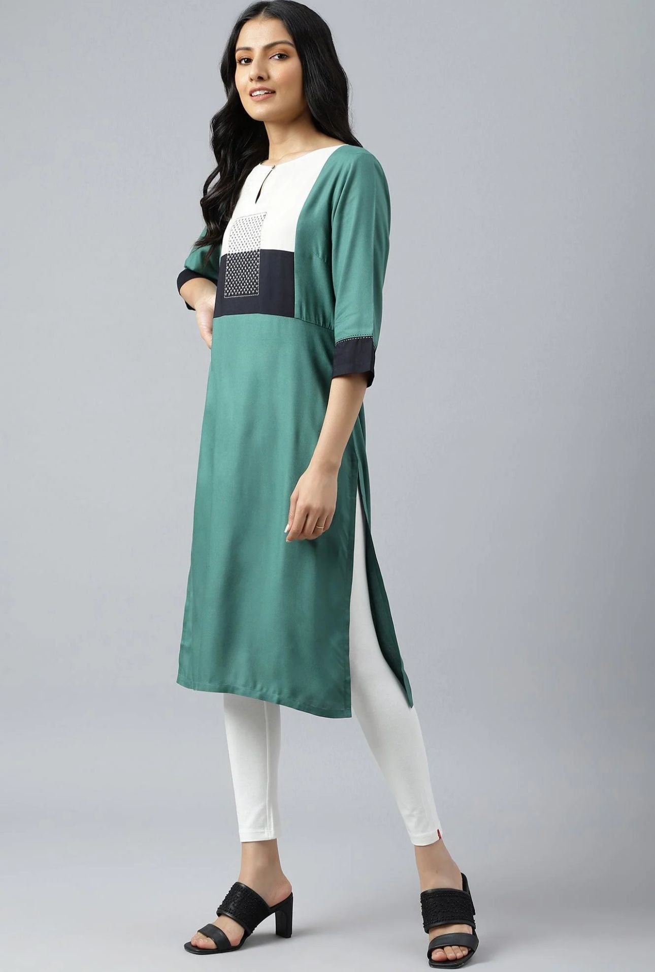 Green Solid kurta With Ecru And Black Yoke