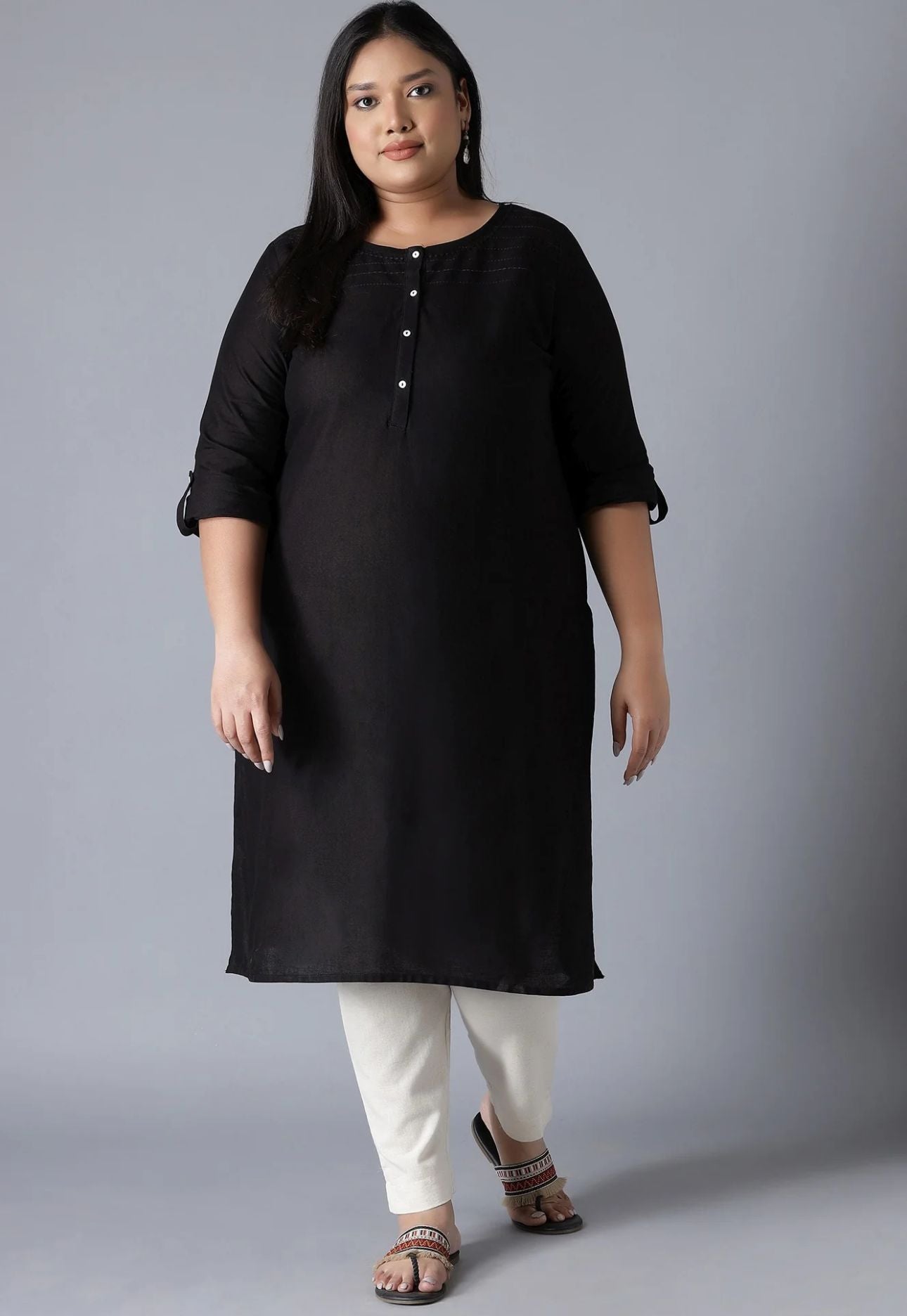 Black Round Neck Solid kurta in Germany