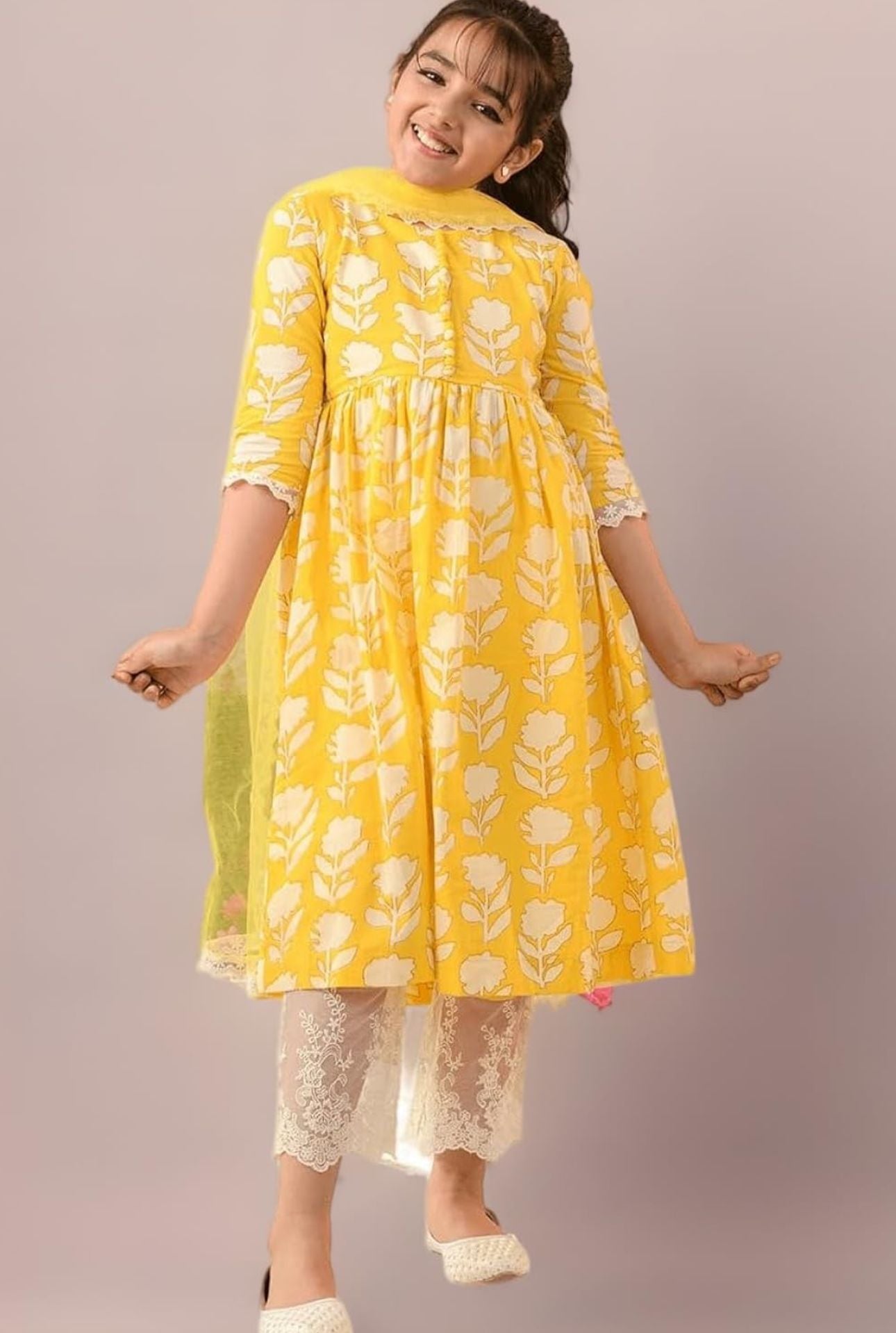 Yellow printed Kurta with Trousers with dupatta in Berlin