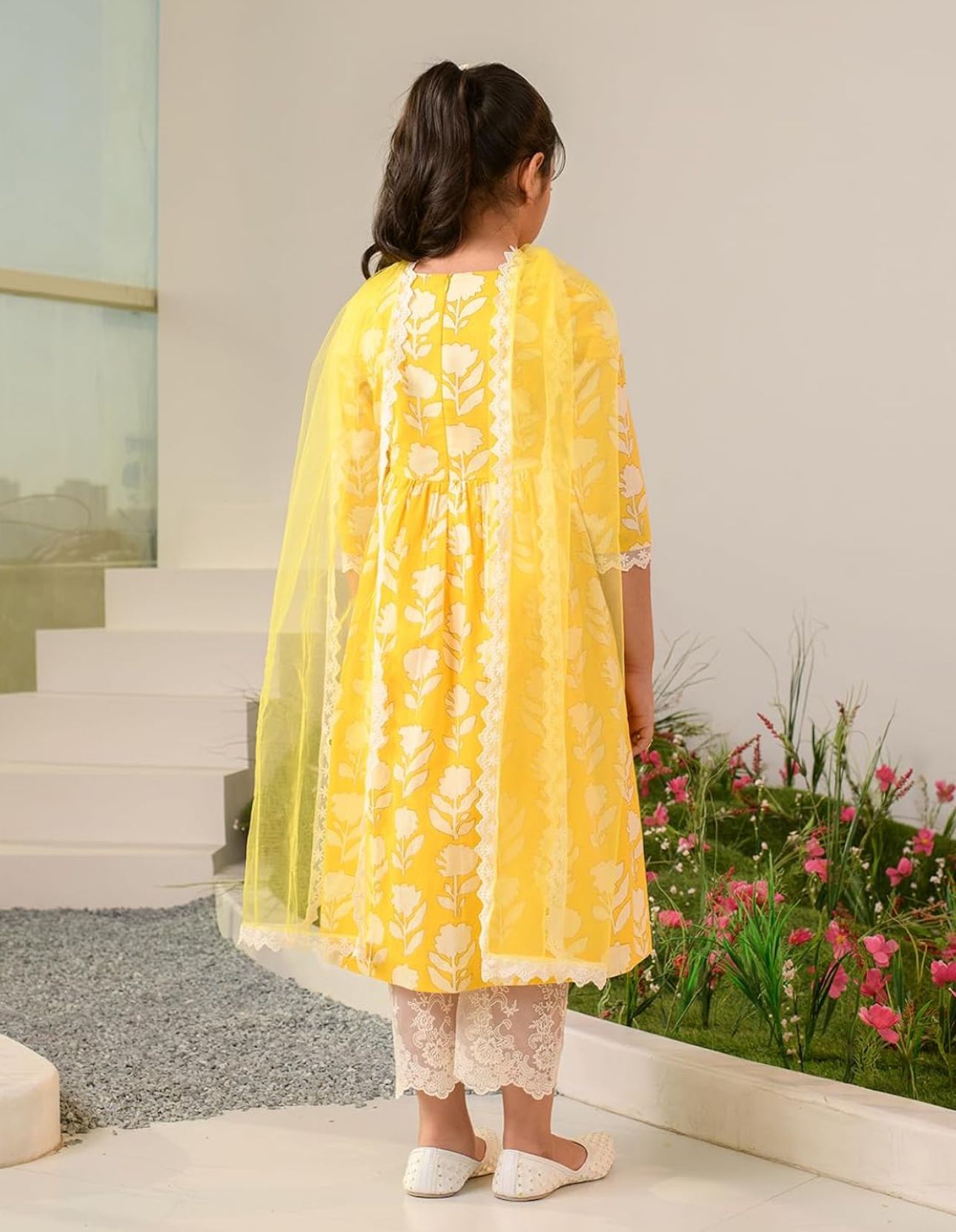 Yellow printed Kurta with Trousers with dupatta in Berlin