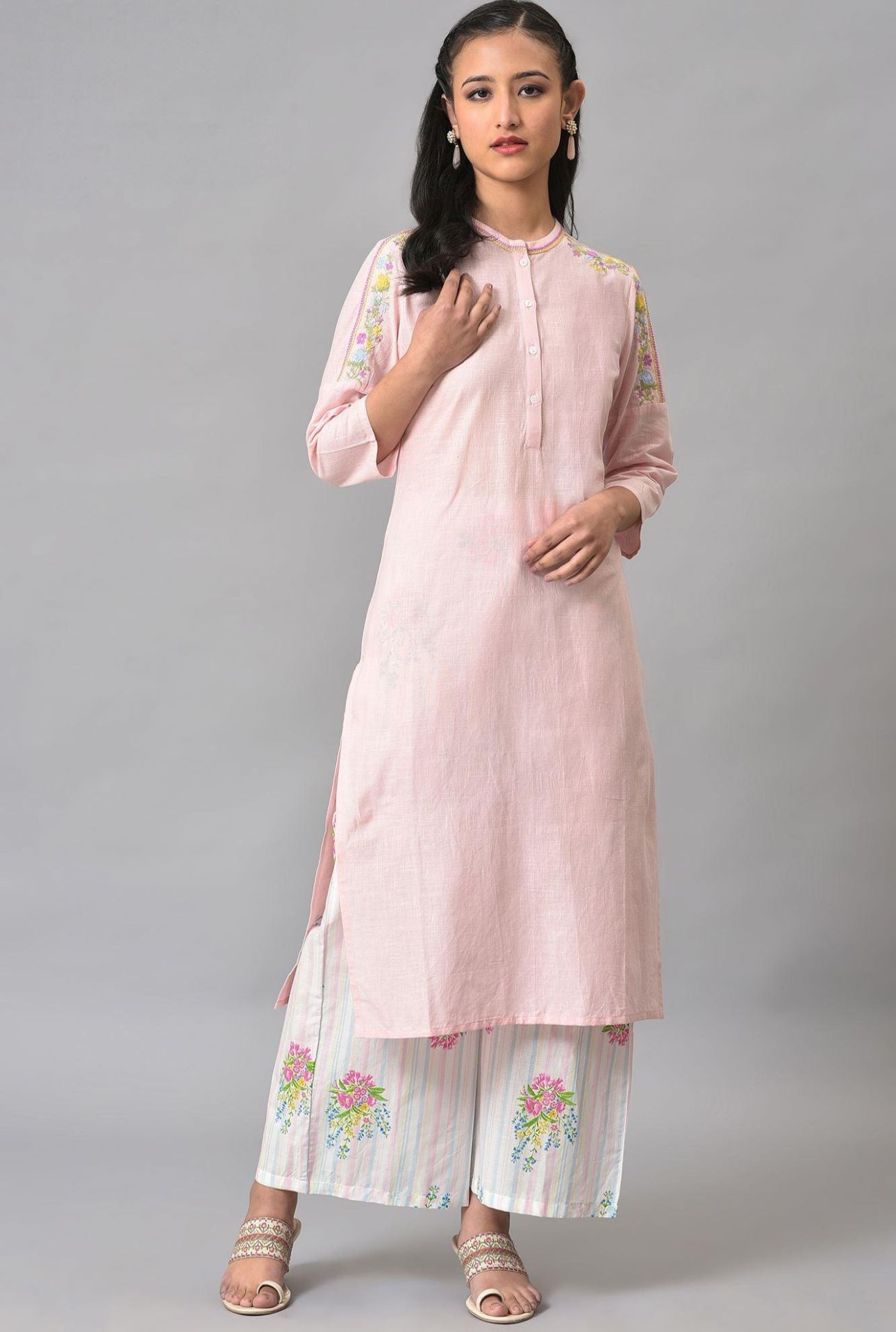 Light Pink Mandarin Collar kurta With Embroidery