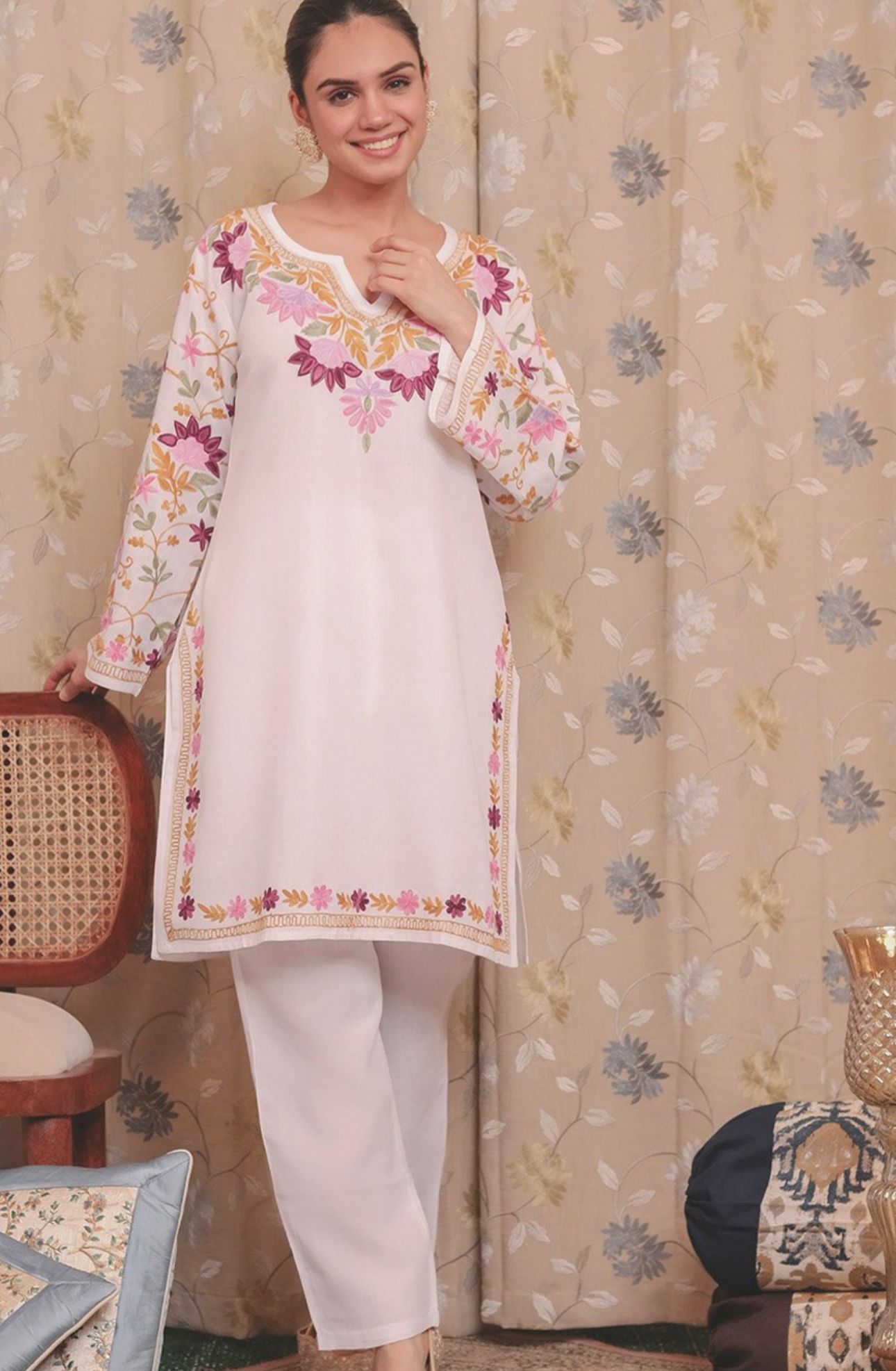 Floral Embroidered Notch Neck Cotton Straight Kurta in Munich