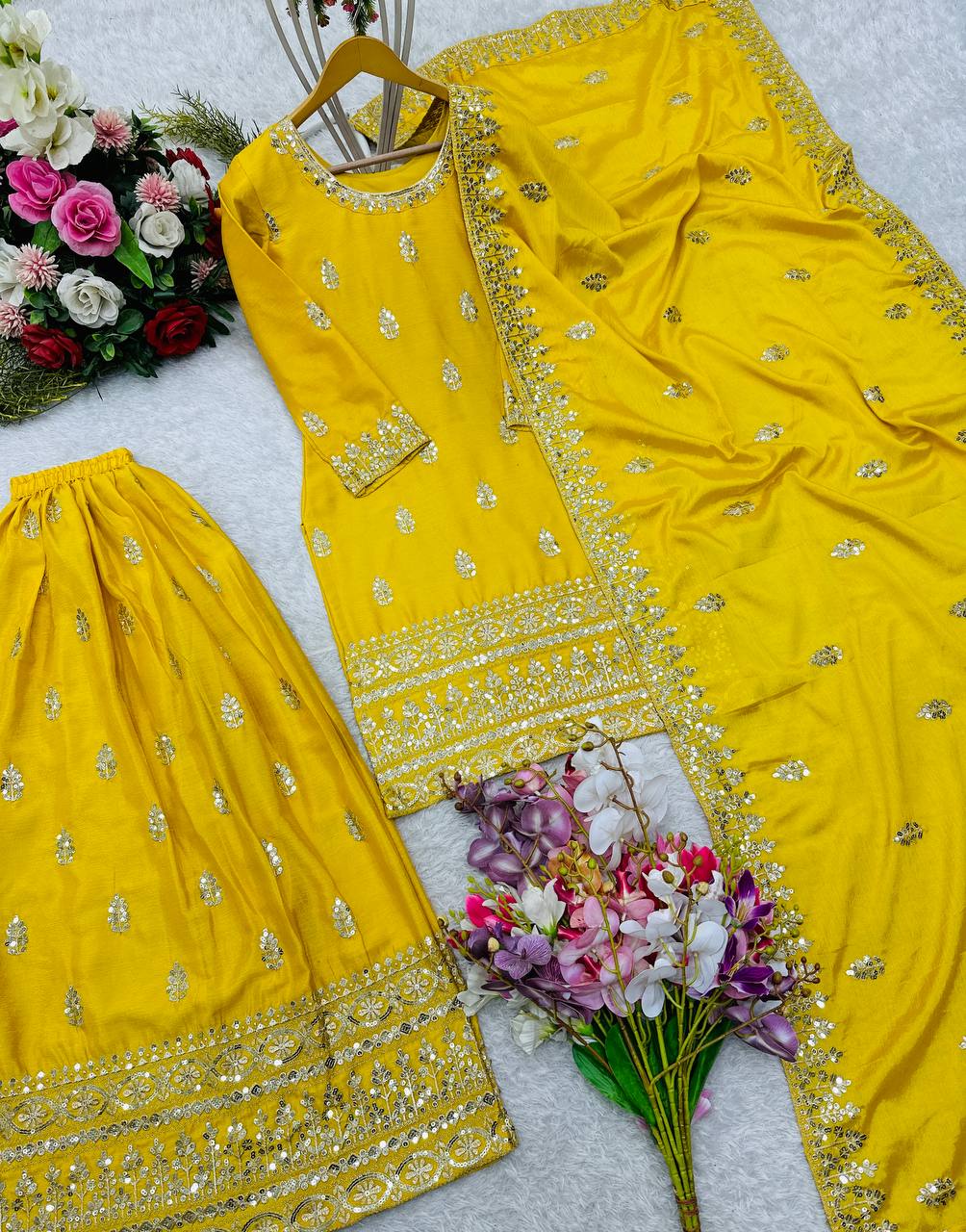 Yellow chinnon Silk Suit in berlin
