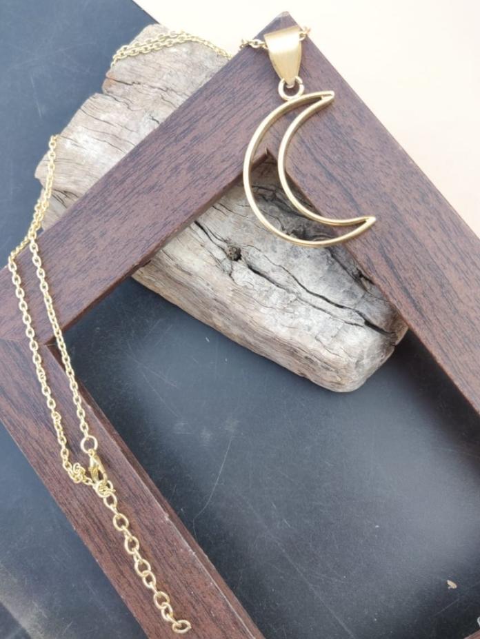 Gorgeous Women Moon Pendant Necklace Brass Long Chain Necklace for Girls