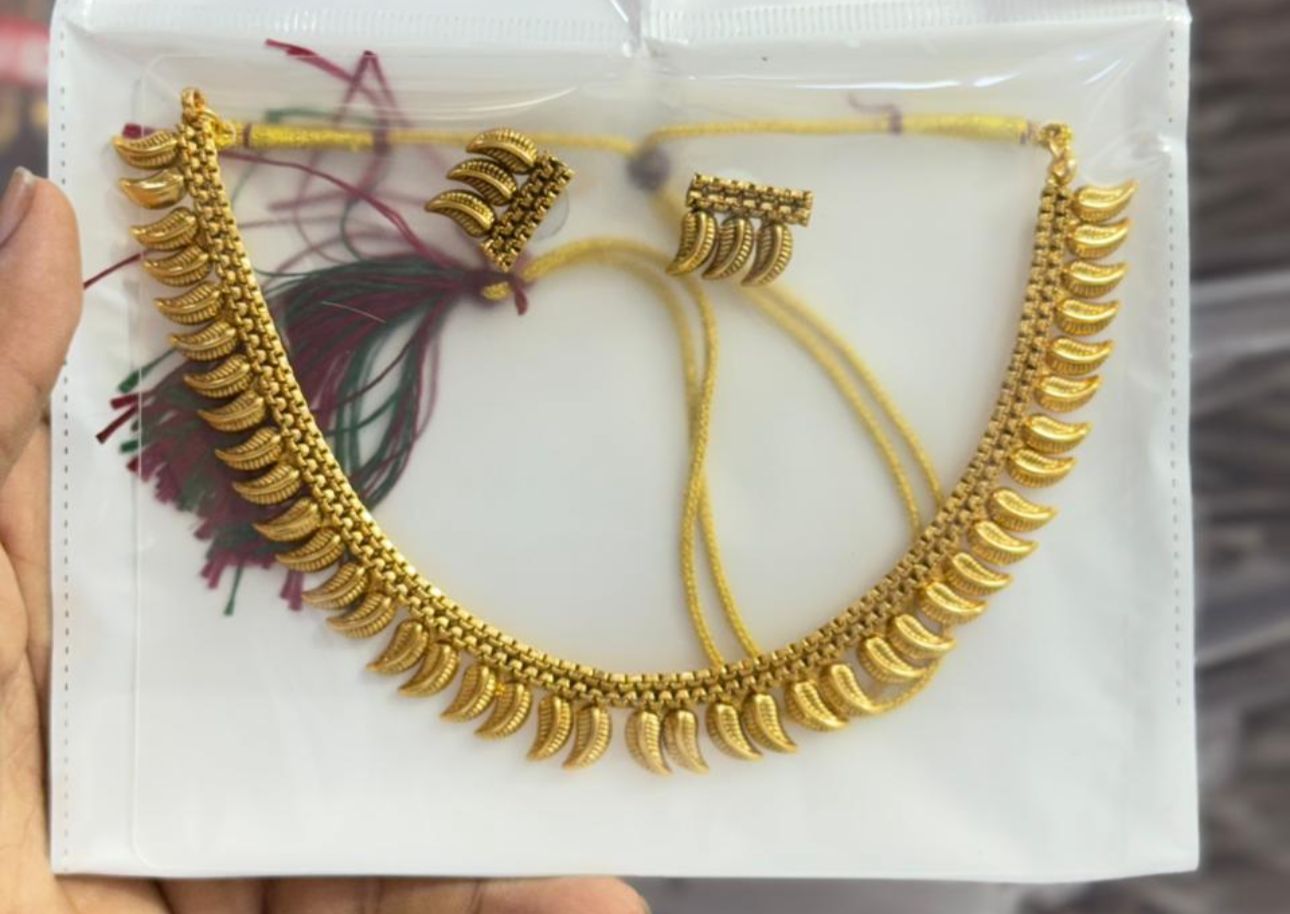 Antique Gold Necklace Set In Germany