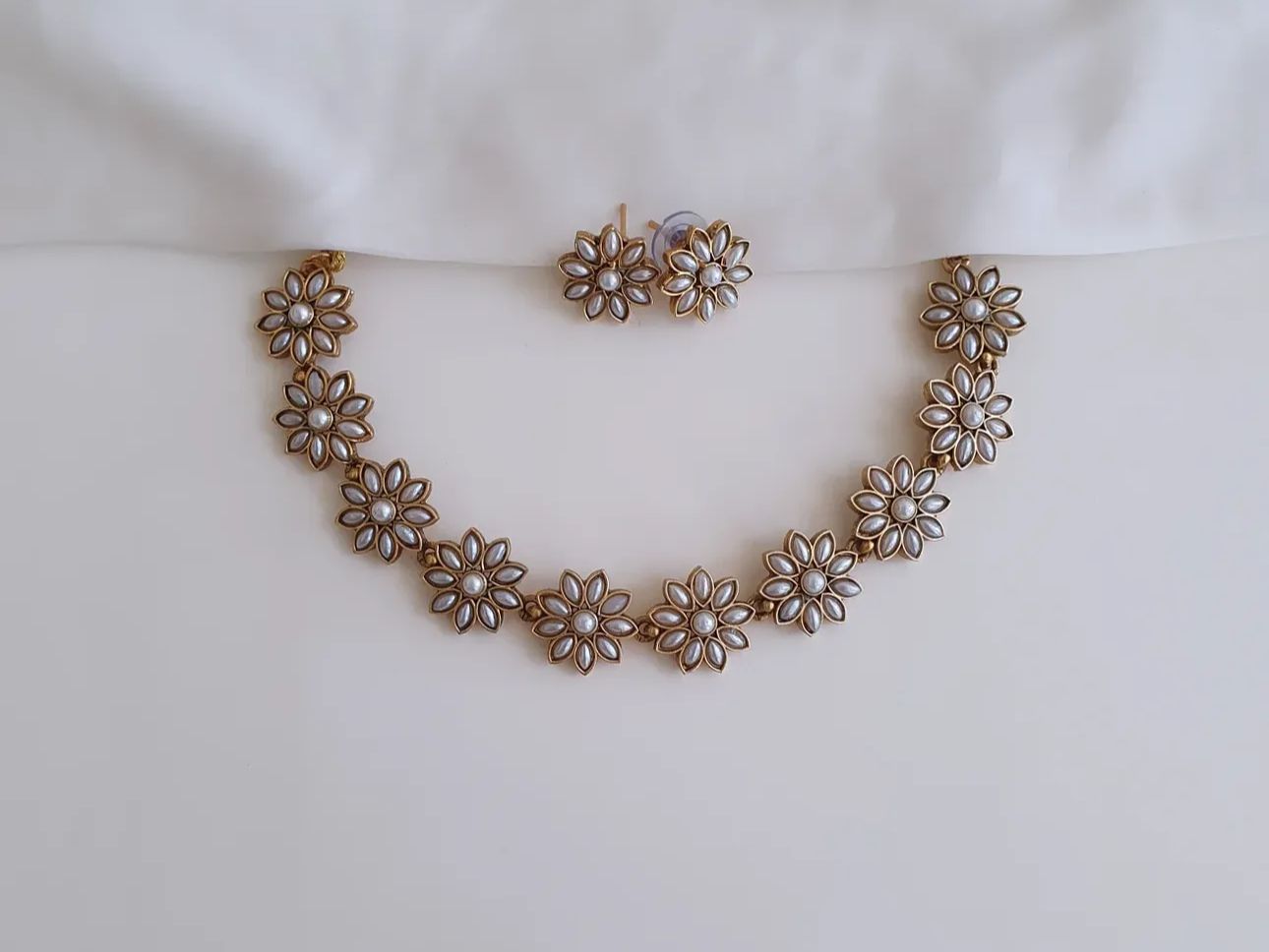 Elegant White Floral Choker Set with Matching Studs in Germany