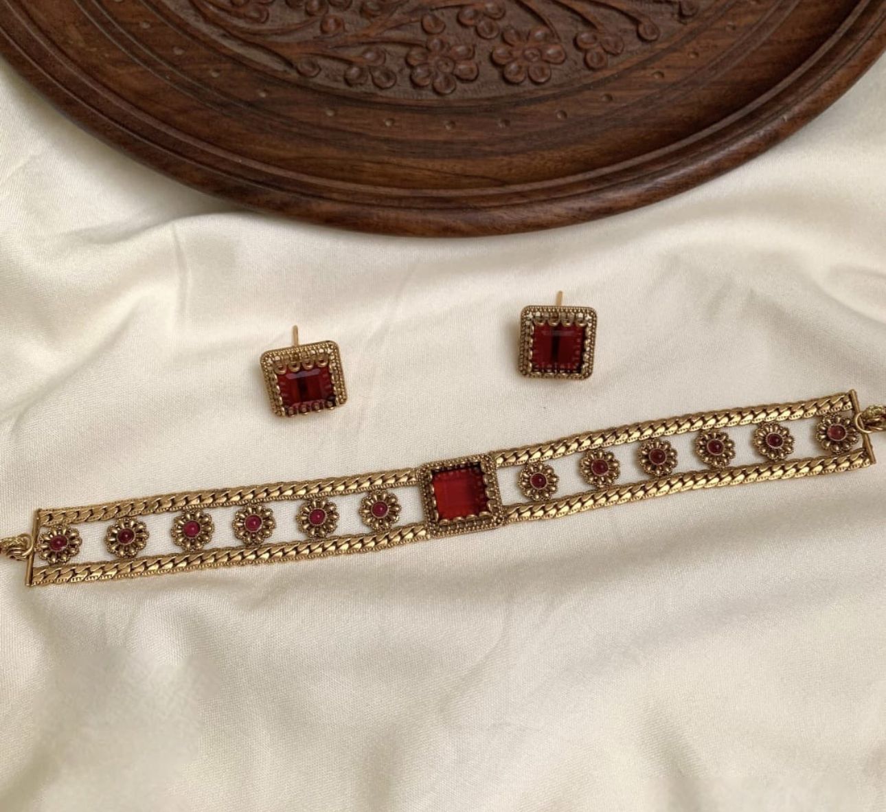 Meena Choker Set In Berlin