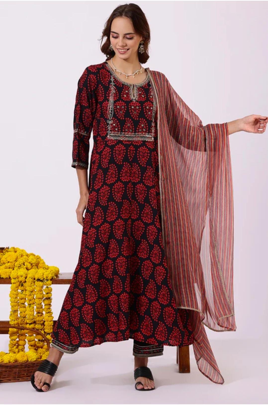 Women Viscose Rayon Kurta Pant Dupatta Set in Berlin