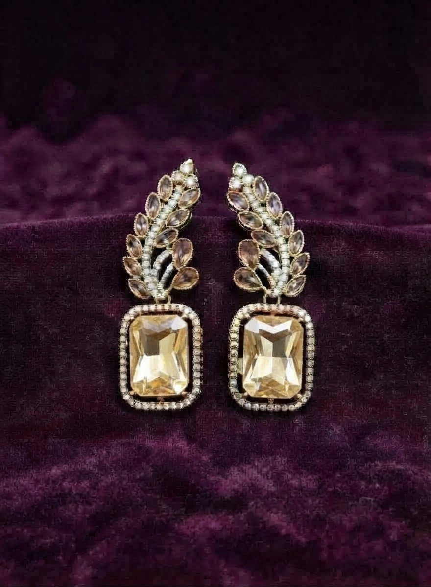 Antique Gold-Plated Emerald-Cut Golden Drop Earrings in Berlin
