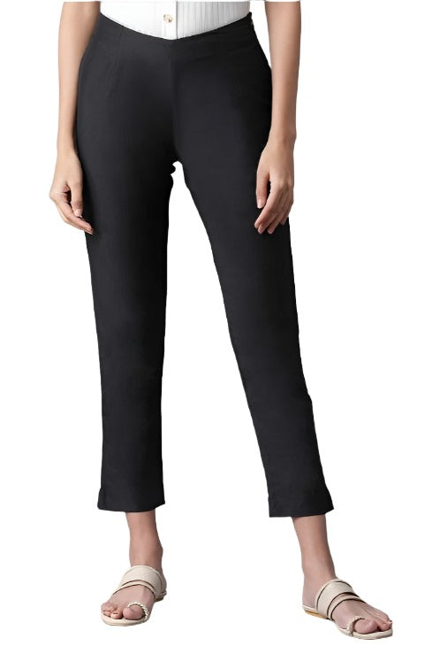 Black Slim Pants in Berlin