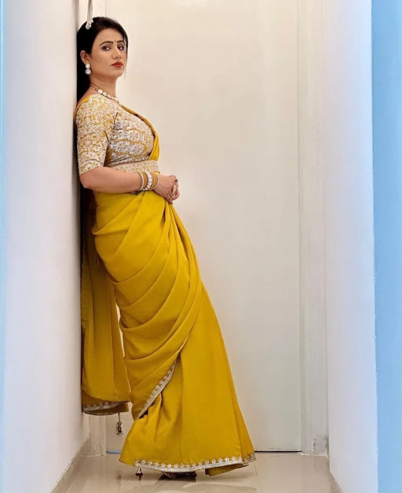 Ready To Wear Saree With Stitched Blouse In Germany