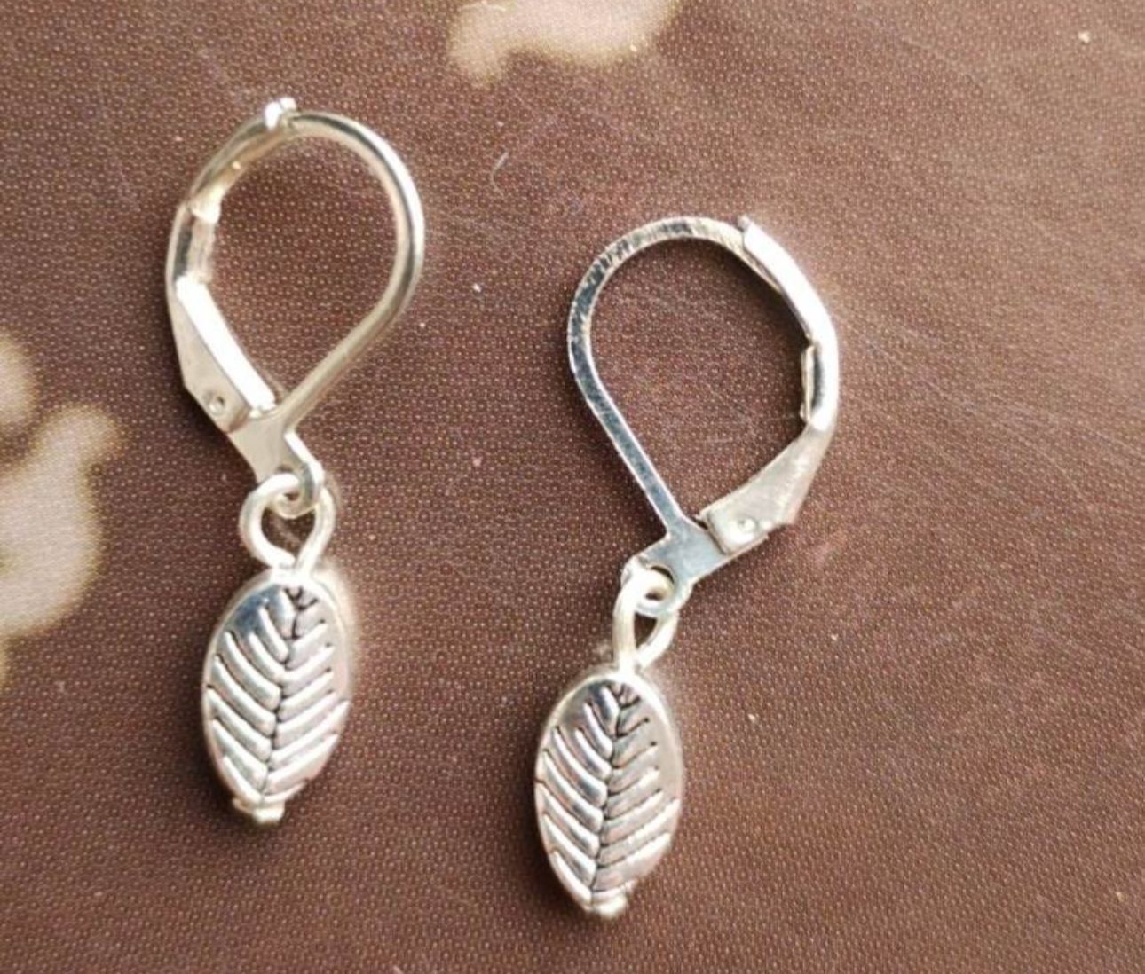 Leaves Shape Charming Silver Charm Hoop Earrings in Berlin
