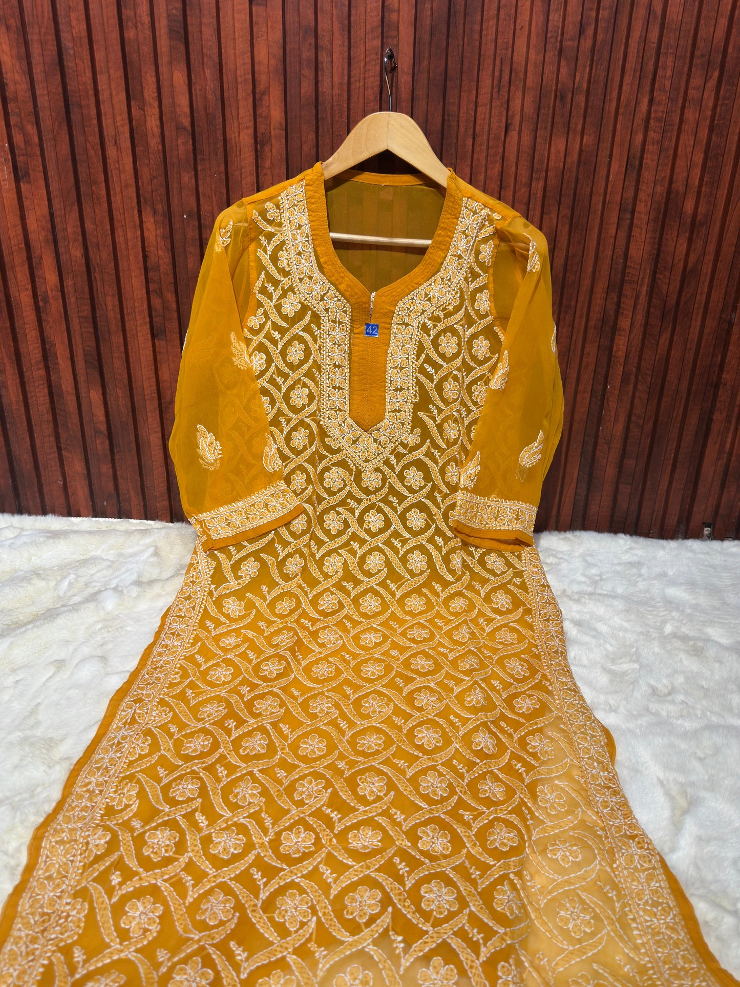 Ethnic Women's Georgette Chikankari Embroidery Straight Kurta in Berlin