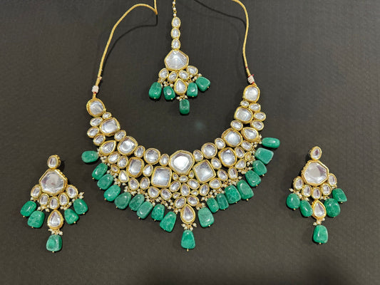 Women 18K Gold-Plated & Kundan Jewellery Set & Maang Tika(Green)
