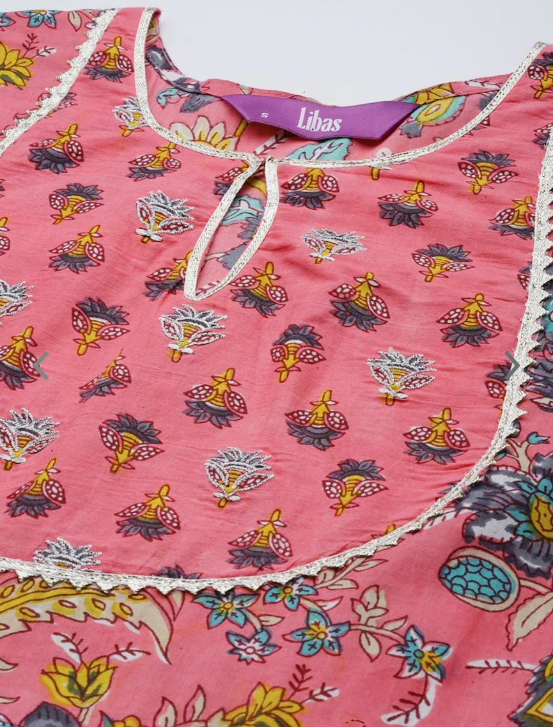 Rosa floral bedruckte getäfelte Kurta aus reiner Baumwolle mit Palazzos und Dupatta