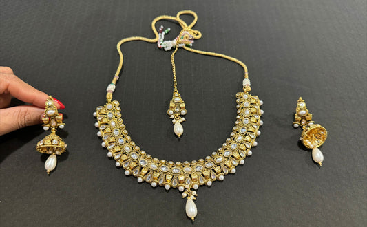 Women 18K Gold-Plated & Kundan Jewellery Set & Maang Tika(Green)