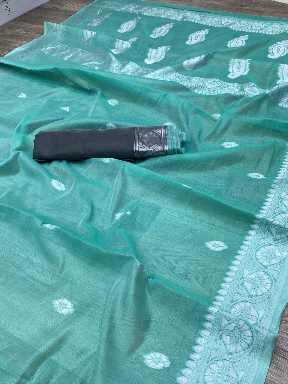 SOFT LILAN SLAB ATTRACTIVE CHARMFULL SAREE  WITH UNSTITCHED BLOUSE
