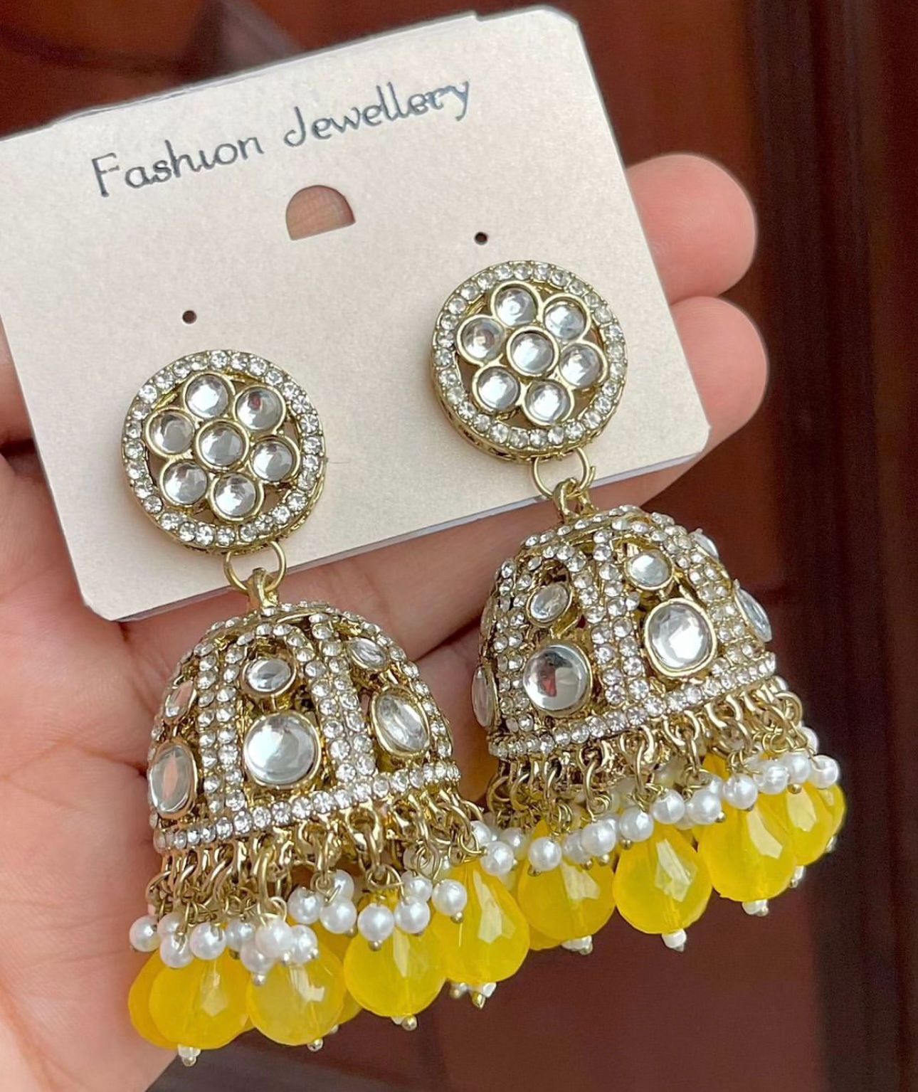 Vergoldete, kuppelförmige, mit Kundan-Nieten besetzte Jhumkas 