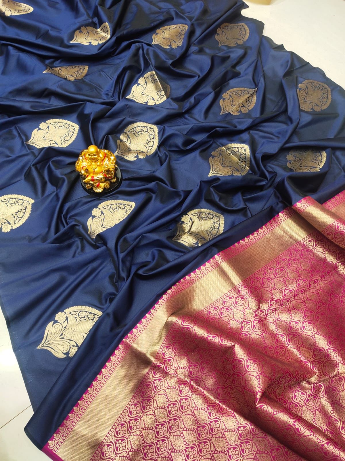 SILK WITH WIVING GOLD ZARI