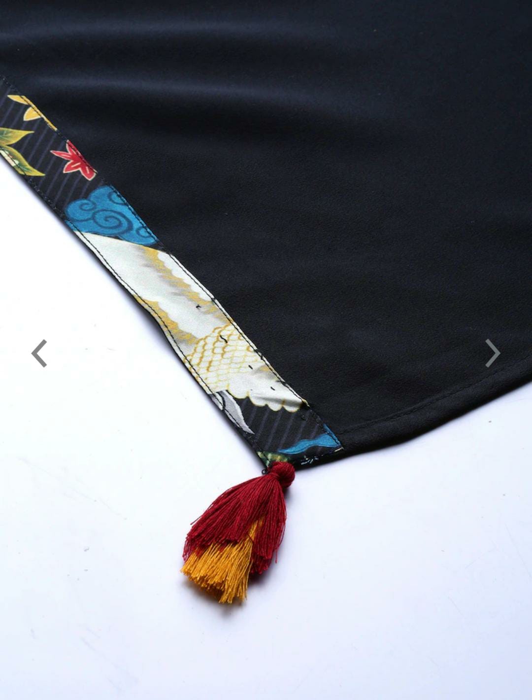 Schwarzes reguläres Oberteil mit Blumenmuster für Damen und Haremshose mit befestigter Dupatta