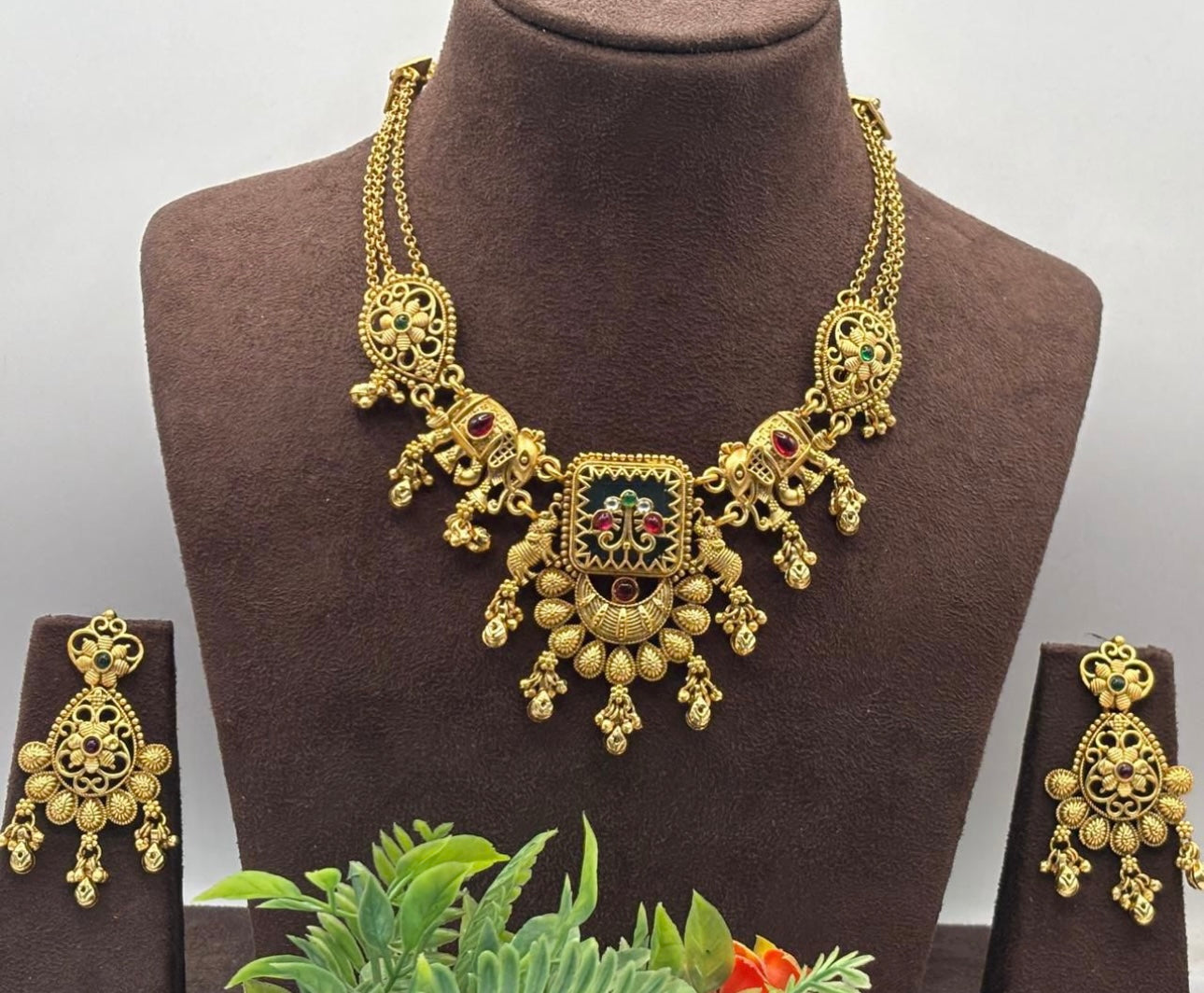 Traditional Antique Gold Plated Choker Jewelry Set for Women in Germany (Onam Special)