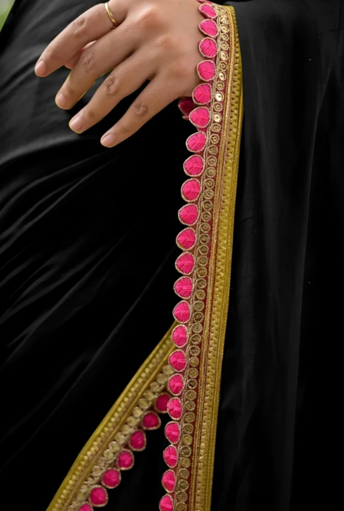 Dream Crushers Womens New Latest Party Fancy Soft Georgette Lace Work Embellished Saree with Unstitched Contrast Blouse