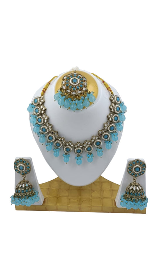 Mirror Necklace with Earring and Mangtika in Hamburg