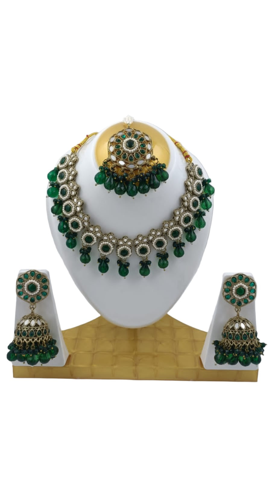 Mirror Necklace with Earring and Mangtika in Hamburg
