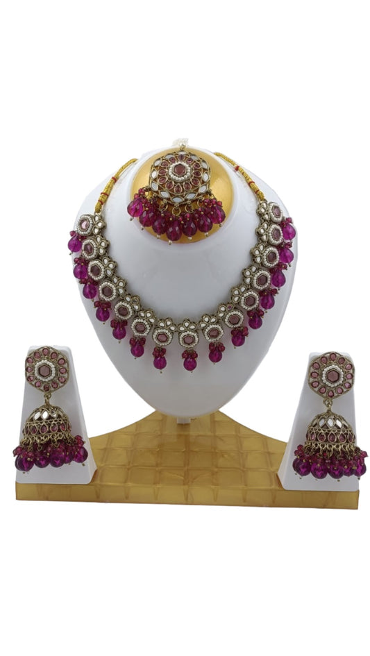 Mirror Necklace with Earring and Mangtika in Hamburg