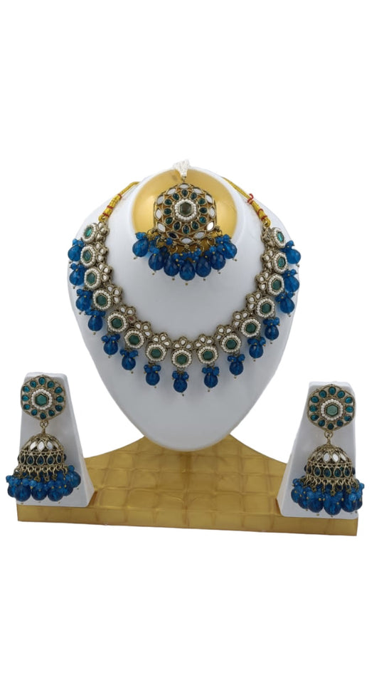 Mirror Necklace with Earring and Mangtika in Hamburg