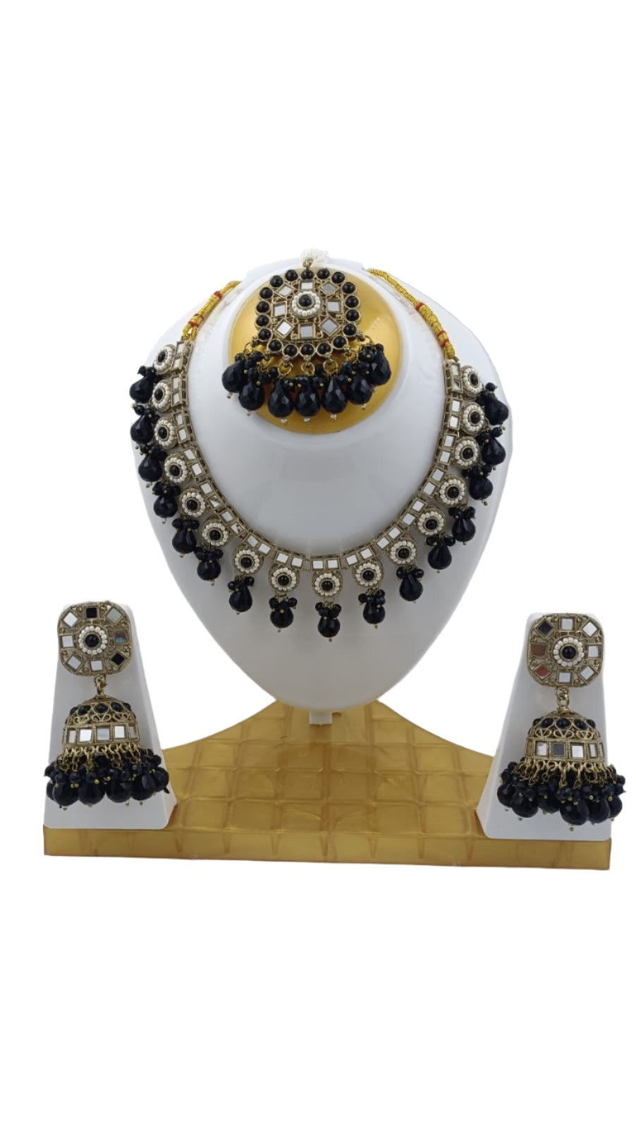 Mirror Necklace With earring and Mangtika in Hamburg