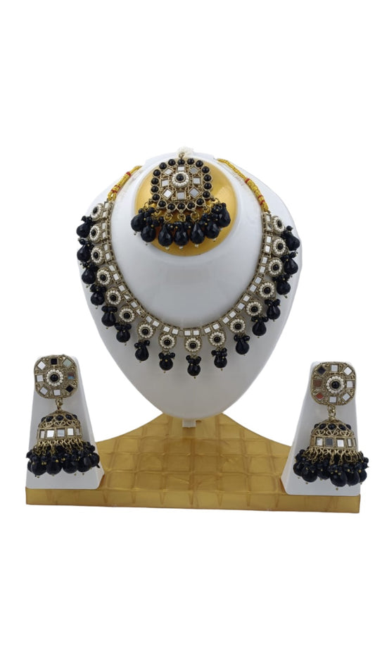 Mirror Necklace With earring and Mangtika in Hamburg
