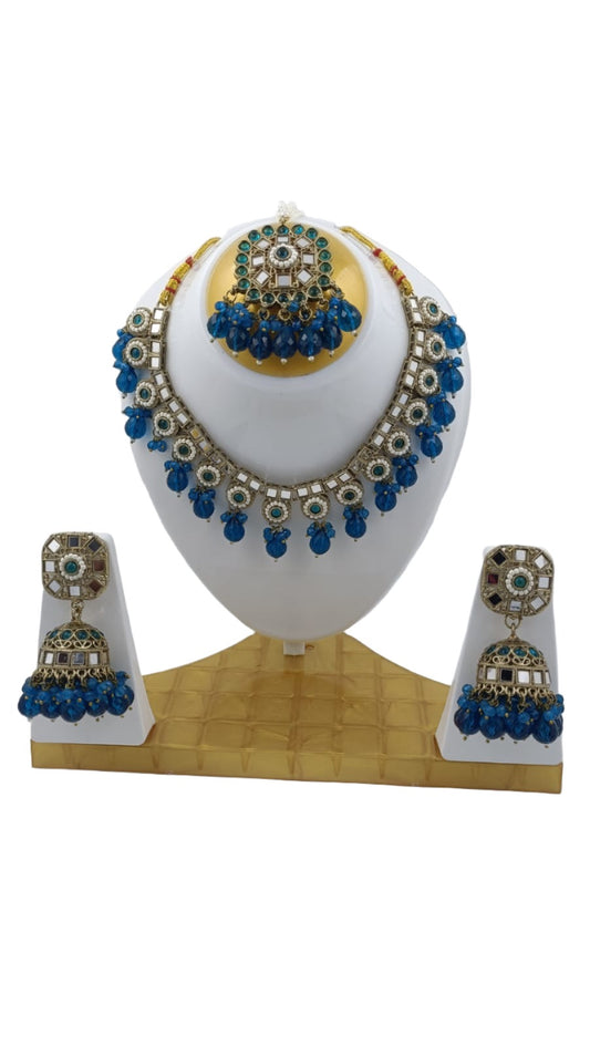 Mirror Necklace With earring and Mangtika in Hamburg