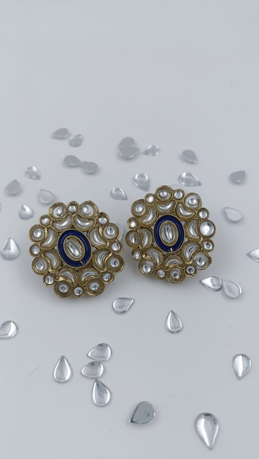 Stone Kundan Flower Stud Earring in Berlin